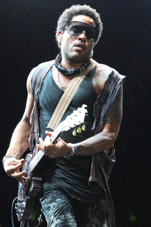 Milaka lagun joan ziren Lenny Kravitzen kontzertura. Argazkia: EFE