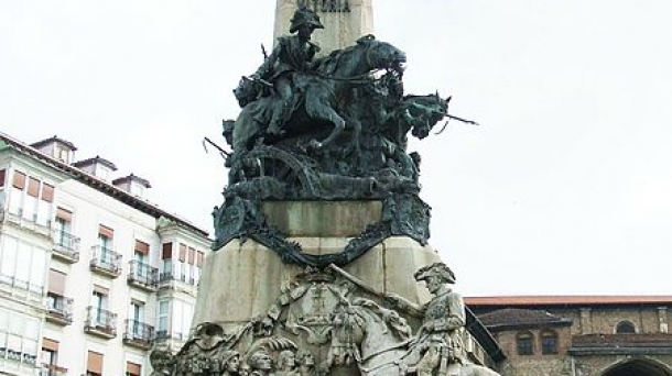 Expertos para la limpieza del monumento de la Batalla de Vitoria
