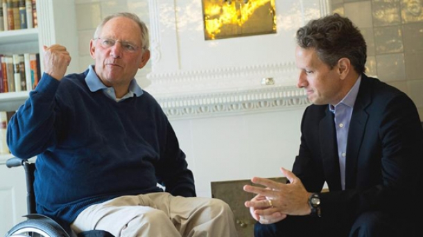 Timothy Geithner AEBetako Altxorraren idazkaria, Wolfgang Schäuble Alemaniako Finantza ministroarekin. Argazkia:  EFE