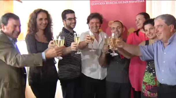 Brindis de los organizadores de la Quincena Musical 2012. Foto: EITB