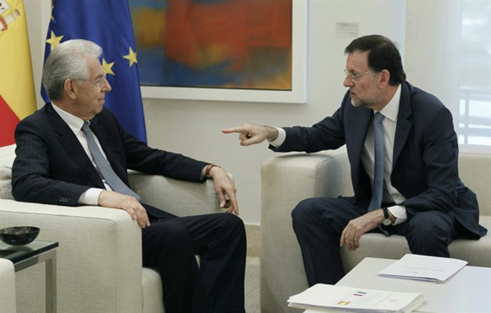 Rajoy y Monti no aclaran si pedirán el rescate
