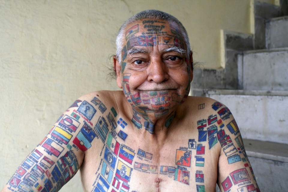 Guinness Rishi, 500 bandera tatuatu dituen Indiako gizona. Argazkia: EFE