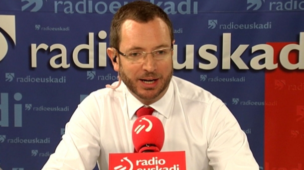 Javier Maroto Gasteizko alkatea, Radio Euskadiko estudioan. Argazkia: EITB