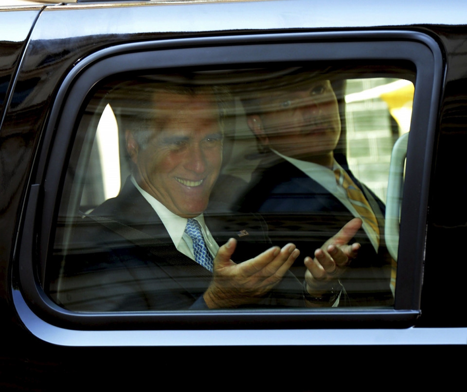 Mitt Romney Erresuma Batuko lehen ministroarekin, David Cameronekin, bildu ondoren. Argazkia: EFE