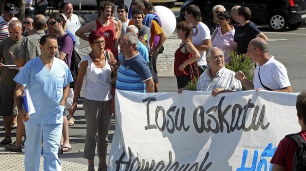 Herrirak Donostia Ospitalean egin duen konzentrazioa. Argazkia: EFE