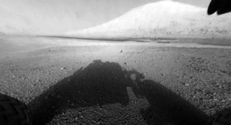 'Curiosity'k Martetik igorritako lehen argazki koloreduna