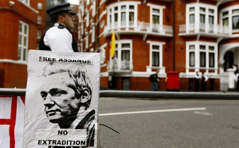 Assange Ekuador | Assangek Nazioarteko Gortera jo dezake