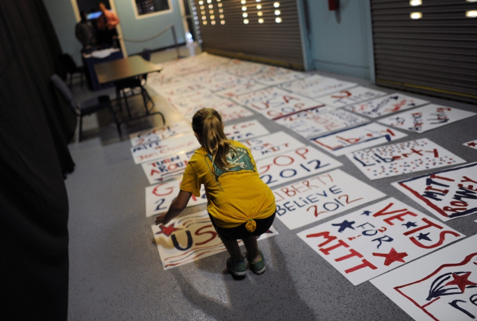 Preparando cárteles para la Convención Republicana. Foto: EFE