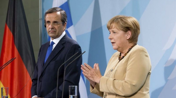 La canciller alemana, Angela Merkel, con el primer ministro griego, Andonis Samaras.