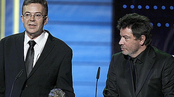 Michel Gaztambide (à gauche) reçoit le Prix Goya du meilleur scénario original. Photo: EFE