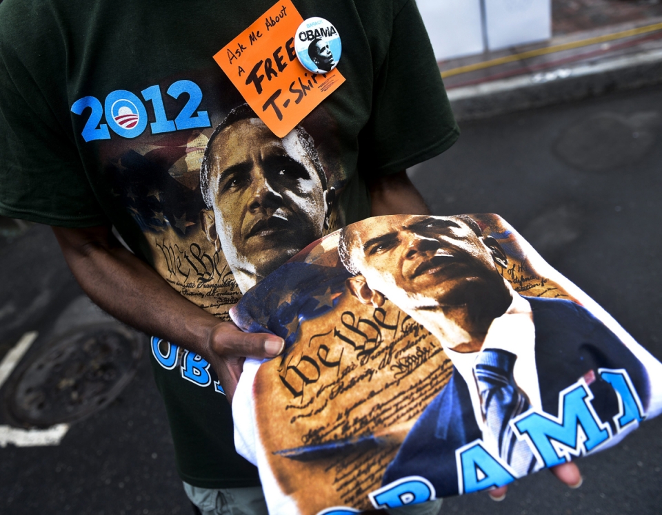 Barack Obamaren irudia duten kamisetan. Argazkia: EFE