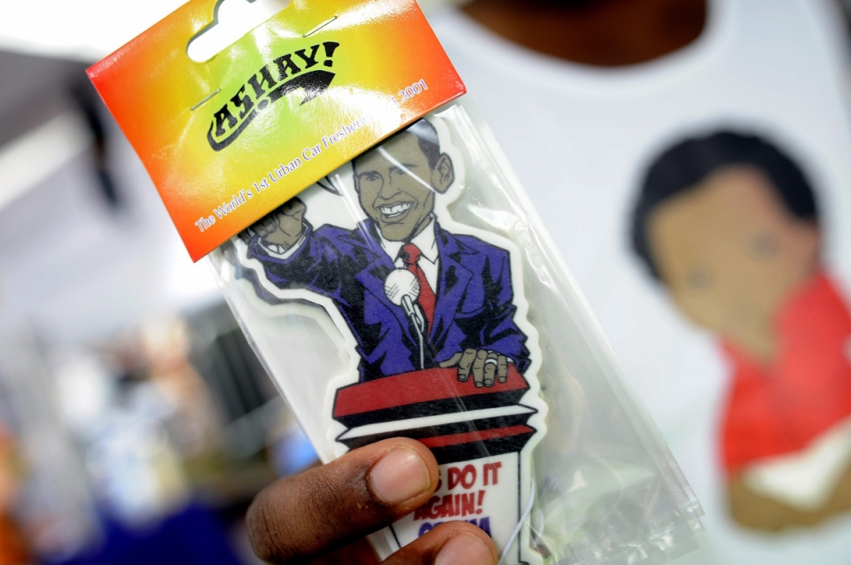 Obamaren aldekoentzat merchandising ugari. Argazkia: EFE