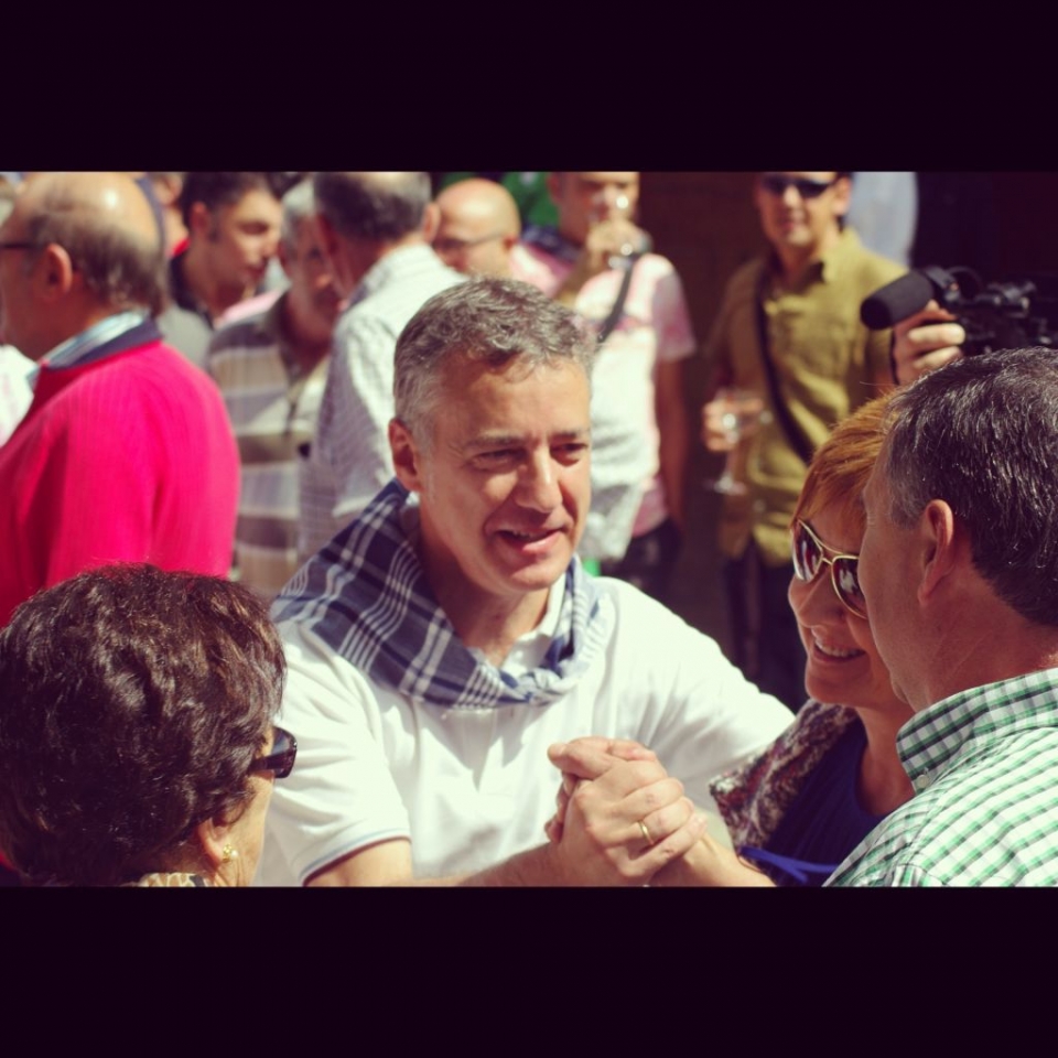 Iñigo Urkullu, Alonsotegi bere jaioterrian. Argazkia: Twitter Iñigo Urkullu