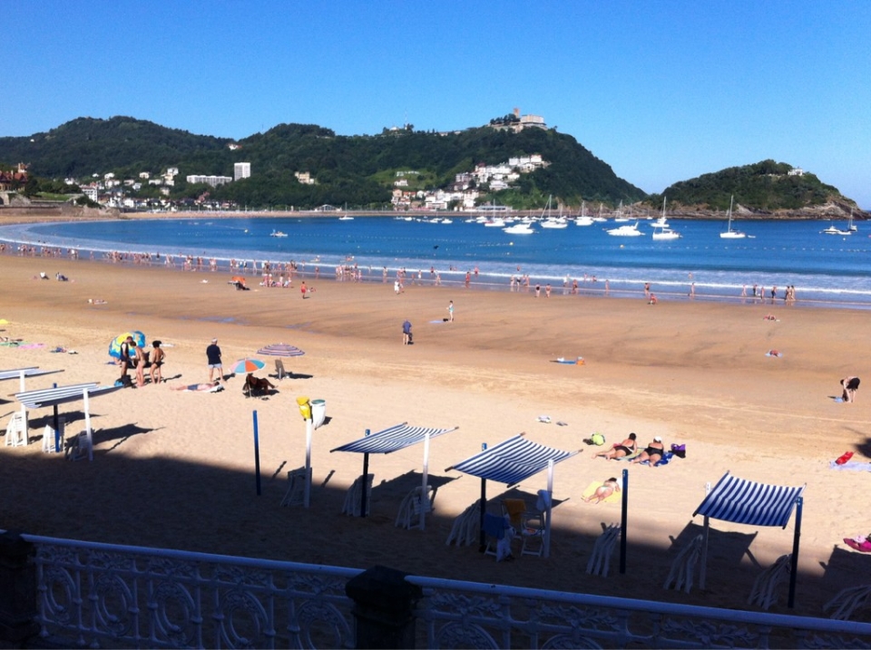 Gorka Maneirok Donostiako Kontxa hondartzako argazki bat argitaratu du. Argazkia: Twitter Gorka Maneiro