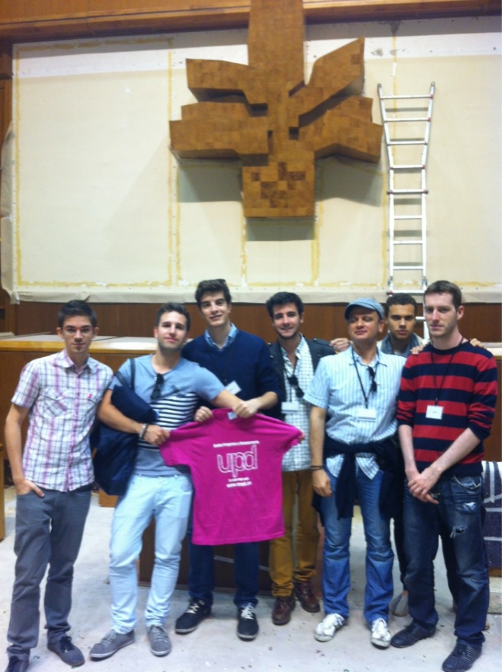 Gorka Maneirok UPyD alderdiko lagun batzuek Eusko Legebiltzarrera egindako bisita baten argazkia argitaratu du. Argazkia: Twitter Gorka Maneiro