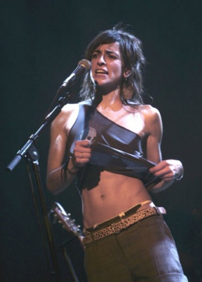 Bebe urteko disko onenaren kategorian izendatu dute