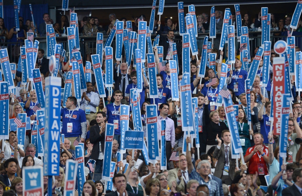 Publikoak Michelle Obama babestu zuen hitzaldian zehar. Argazkia: EFE