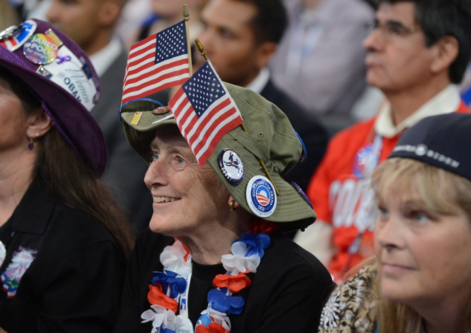 Bertaratutakoek babesa erakusteko forma originalena bilatzen dute. Argazkia: EFE