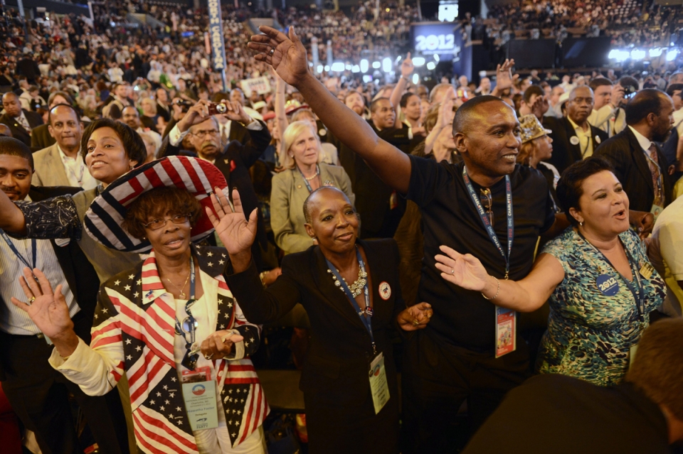 Hautagaiek publikoaren babesa sentitu zuten gau osoan zehar. Argazkia: EFE