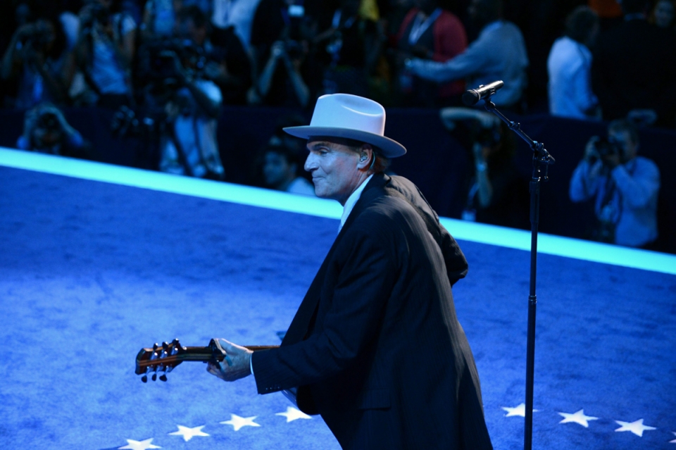 James Taylor en la convención demócrata. Foto: EFE