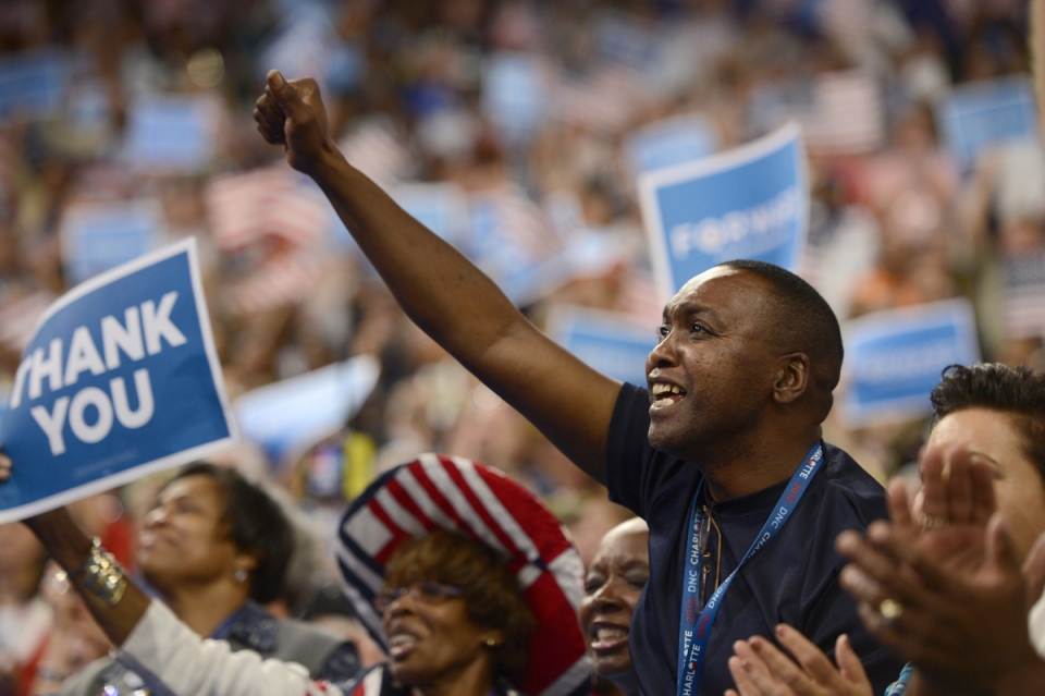 Bertaratutako jendea, hunkituta. Argazkia: EFE