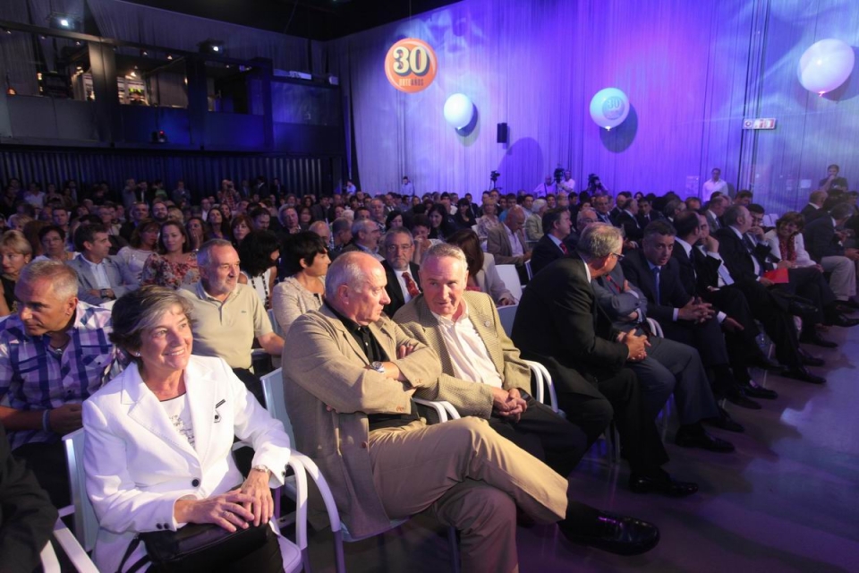 Laura Mintegi (EH Bildu) ekitaldia jarraitzen. Argazkia: EITB