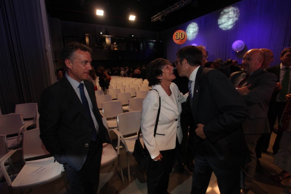 Iñigo Urkullu, Laura Mintegi eta Patxi Lopez. Argazkia: EITB