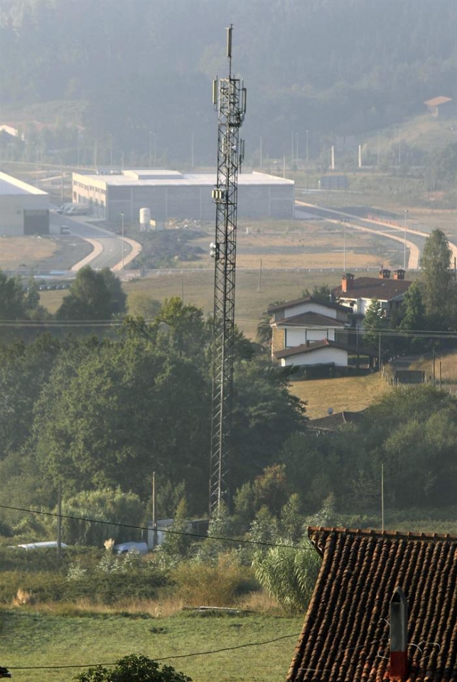 Garaioltza auzoko telefonia dorrea. EFE