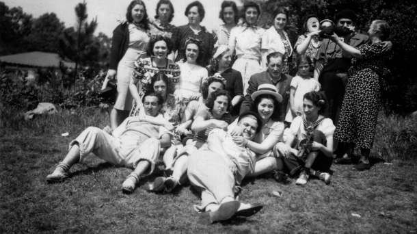 A group of youth from a Brooklyn Basque group in 1940. Photo: EuskalEtxeak.net