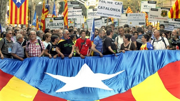 Senyera en la multitudinaria manifestación de la Diada. EFE