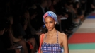 Una modelo con un diseño de la colección Marc by Marc Jacobs. Foto: EFE title=