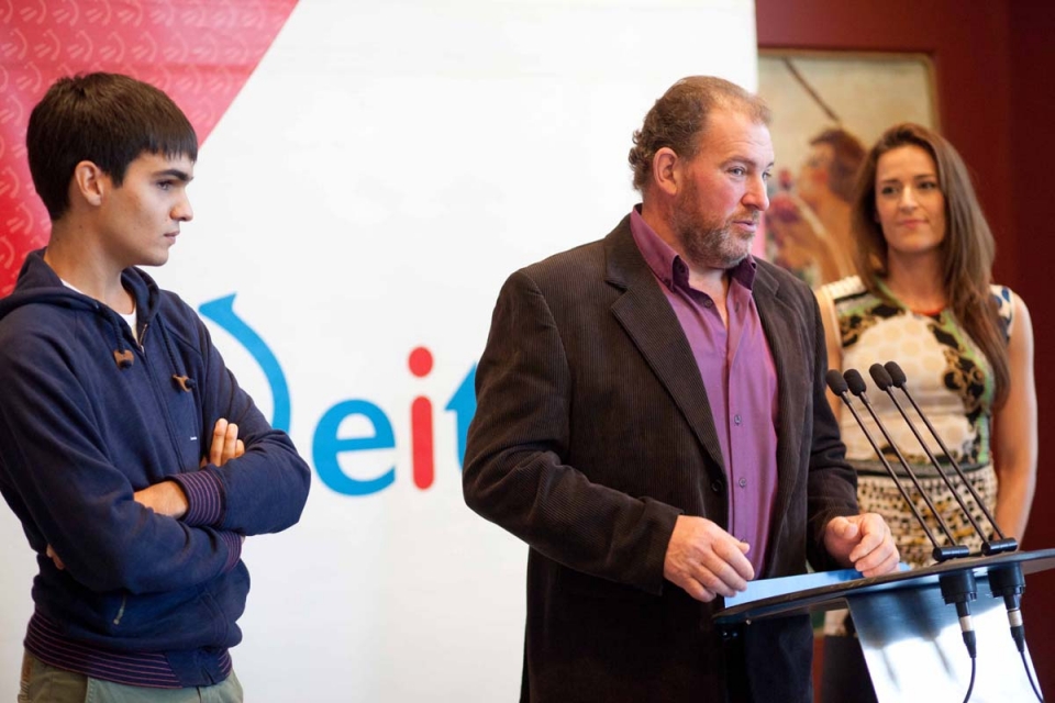 Eneko Sagardoy, Iñaki Perurena eta Maitena Salinas. Argazkia: EITB