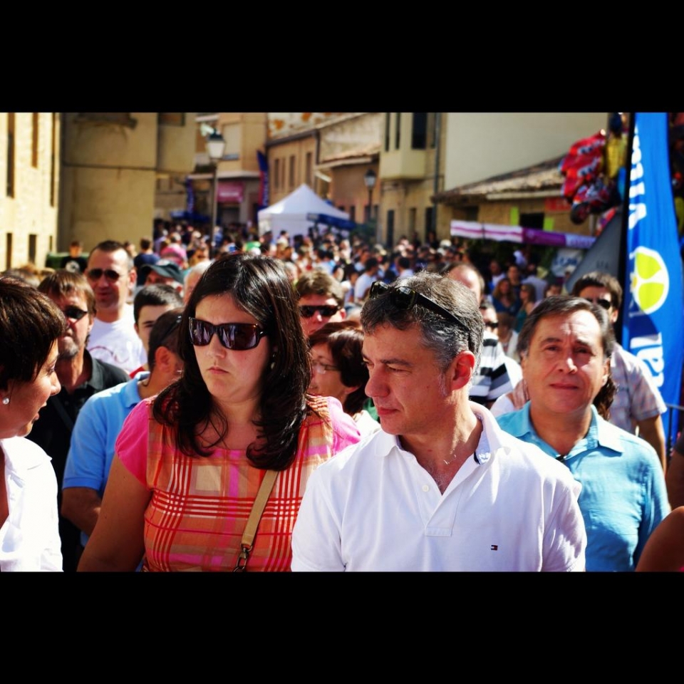 Iñigo Urkullu Jone Berriozabalekin y Xabier Agirrerekin, La Pueblan. Argazkia: Twitter Urkullu