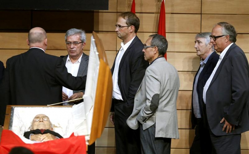 Joan Saura eta Iniciativa per Catalunyaren beste diputatu batzuk. Argazkia: EFE