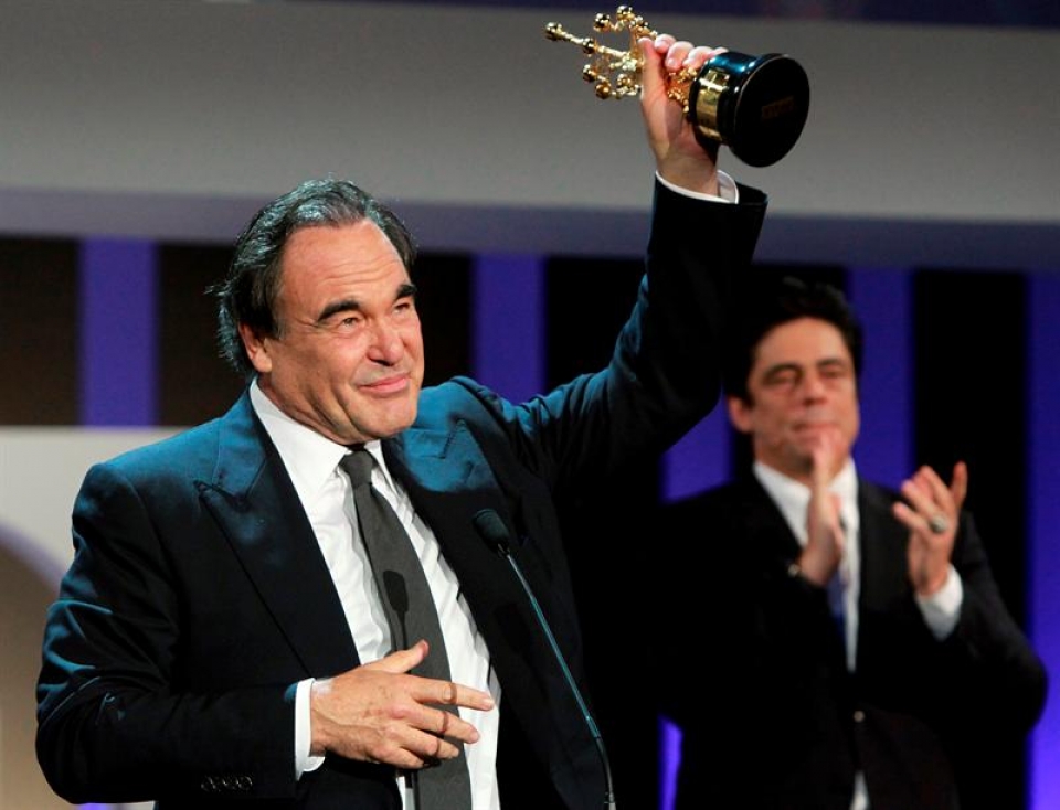 Oliver Stone y Benicio del Toro. Foto: EFE