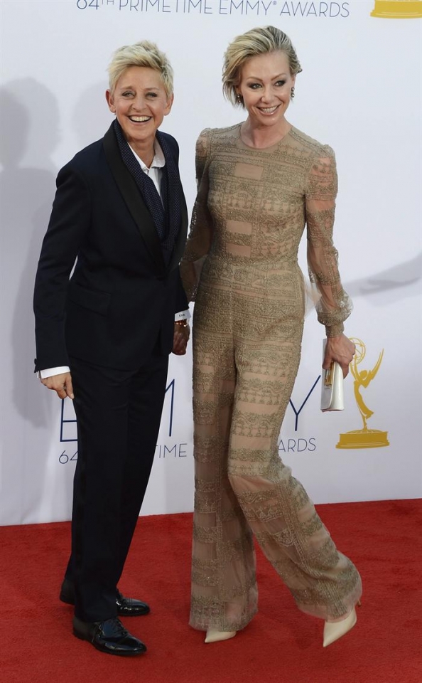 La presentadora Ellen DeGeneres y su mujer, en los premios Emmy 2012. Foto: EFE