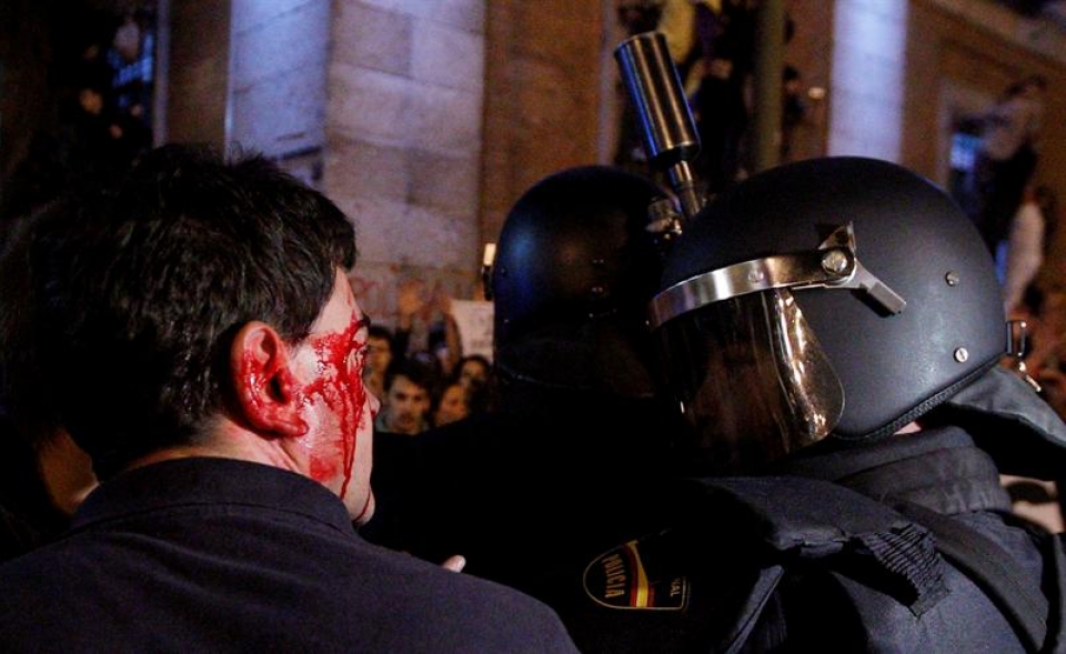 Fotos: Protesta ciudadana en el Congreso - Argazkiak: Herritarren protesta Kongresuaren aurrean - Photos: heurts entre manifestants et policiers à Madrid