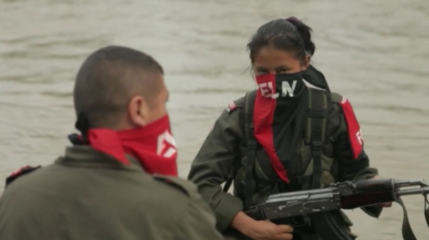 Asier Huegun y Gari Udabe sobre el libro "Kolonbian bahituta"