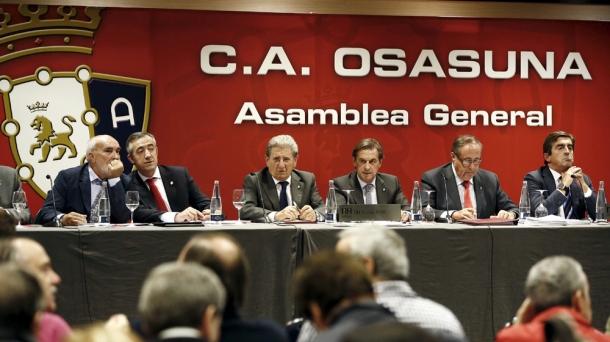 Asamblea de socios compromisarios de Osasuna. Foto: EFE