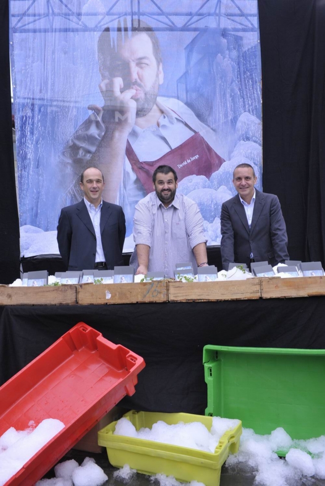 Patxi Arratibel EITBko estrategia zuzendaria, David de Jorge eta Joselu Blanco ETBko programa eta programazio arduraduna. Argazkia: EiTB