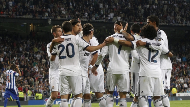 El Real Madrid celebra uno de los goles ante el Deportivo. Foto: EFE