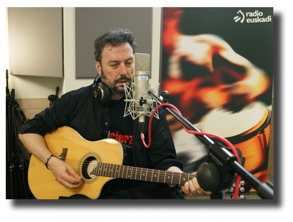 Angel Petisme en concierto.