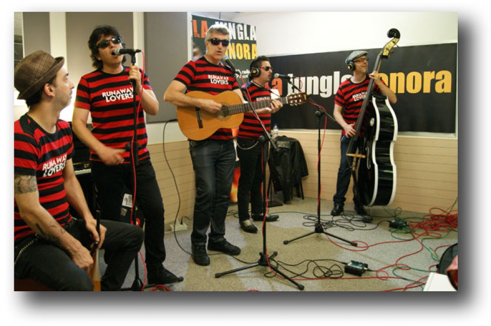 Santiago Delgado y Los Runaway Lovers en vivo.