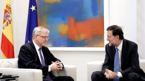 El presidente del Gobierno central, Mariano Rajoy, junto al comisario de Asuntos Económicos de la CE, Olli Rehn. Foto: EITB