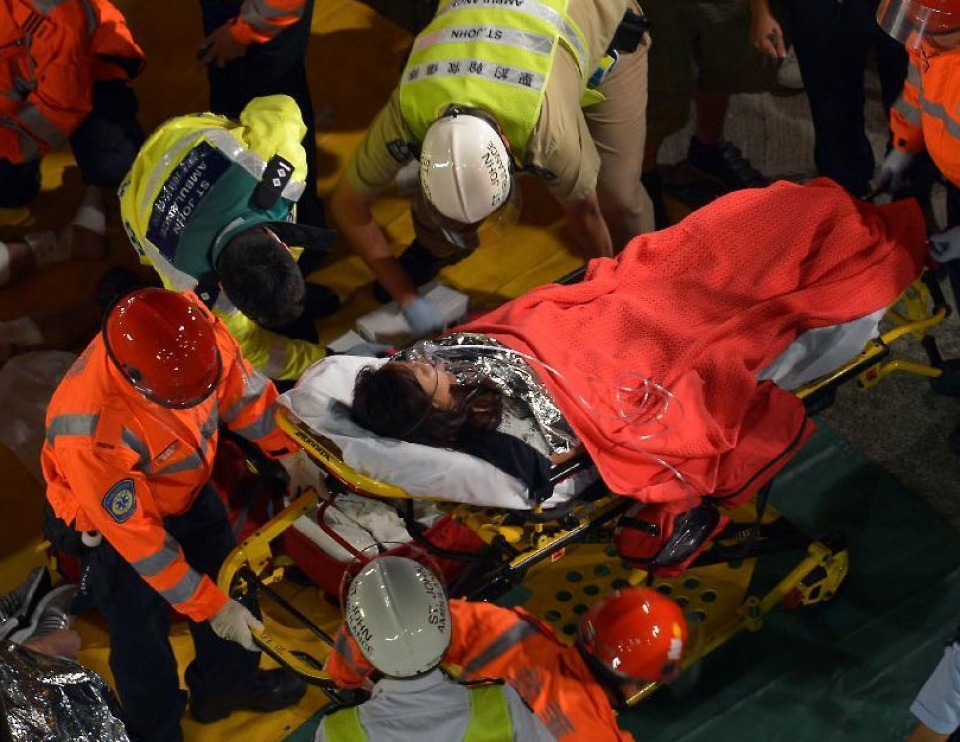 Istripua itsasoan, Hong Kong parean; gutxienez 38 pertsona hil dira. (Argazkia: slide.news.sina.com.cn)