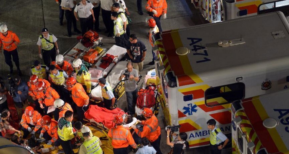 Istripua itsasoan, Hong Kong parean; gutxienez 38 pertsona hil dira. (Argazkia: slide.news.sina.com.cn)