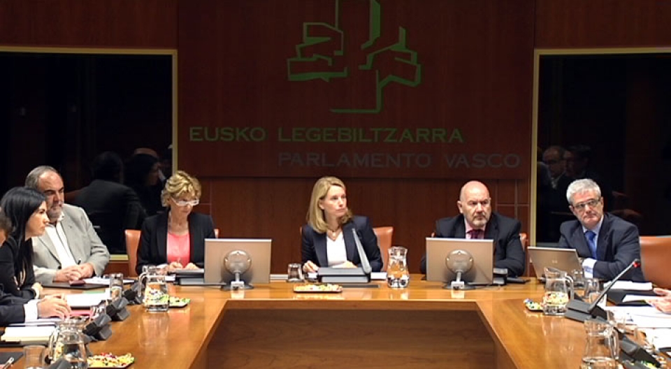 Reunión de la Comisión de la Diputación Permanente del Parlamento Vasco.