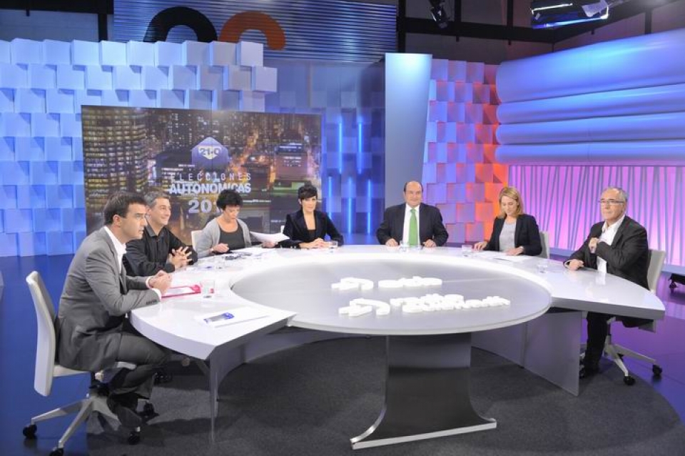 Debate electoral con Andoni Ortuzar, Isabel Celáa, Arantza Quiroga, Oscar Matute, José Navas y Gorka Maneiro. Foto: EITB