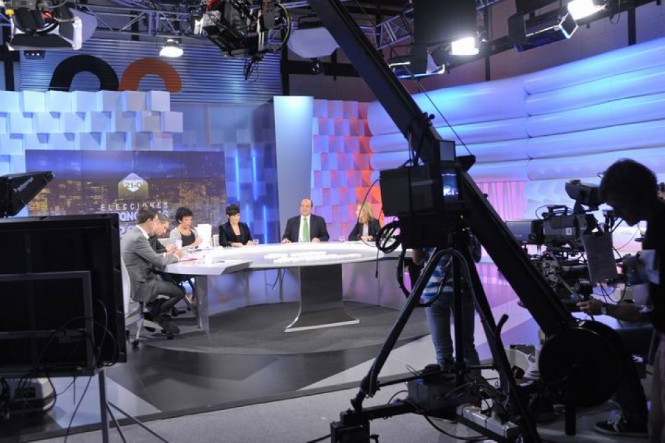 Debate electoral con Andoni Ortuzar, Isabel Celáa, Arantza Quiroga, Oscar Matute, José Navas y Gorka Maneiro. Foto: EITB