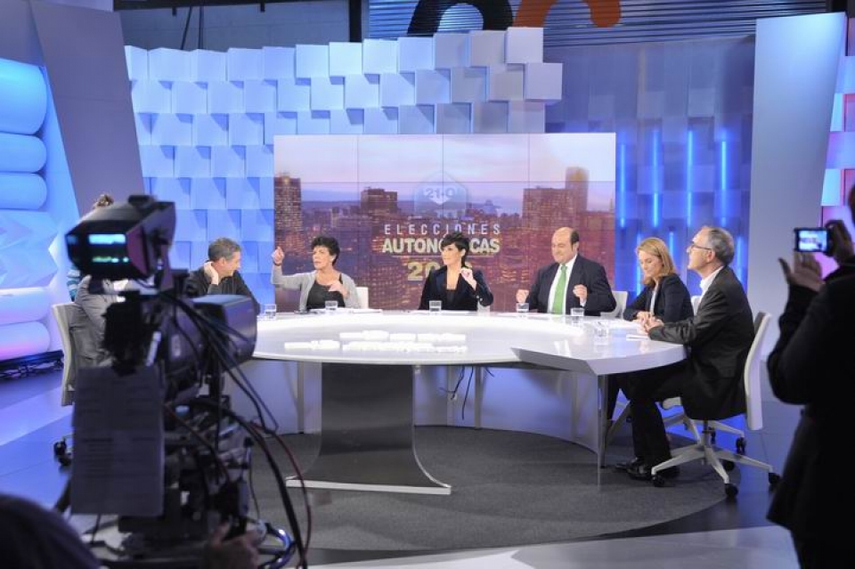 Debate electoral con Andoni Ortuzar, Isabel Celáa, Arantza Quiroga, Oscar Matute, José Navas y Gorka Maneiro. Foto: EITB